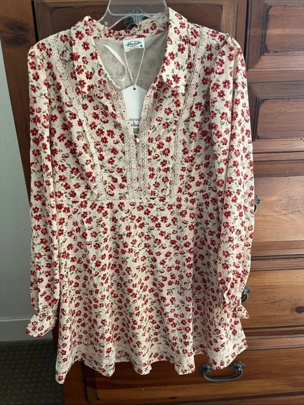 Cream and Red Floral Long Sleeve Dress Size Large NWT